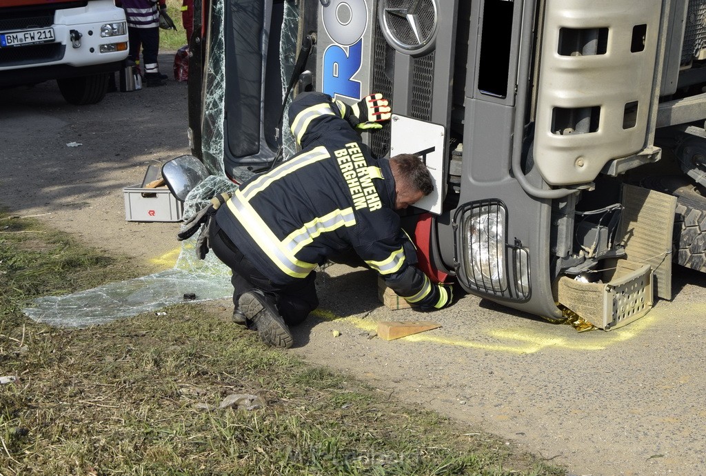 Schwerer VU LKW Zug Bergheim Kenten Koelnerstr P178.JPG - Miklos Laubert